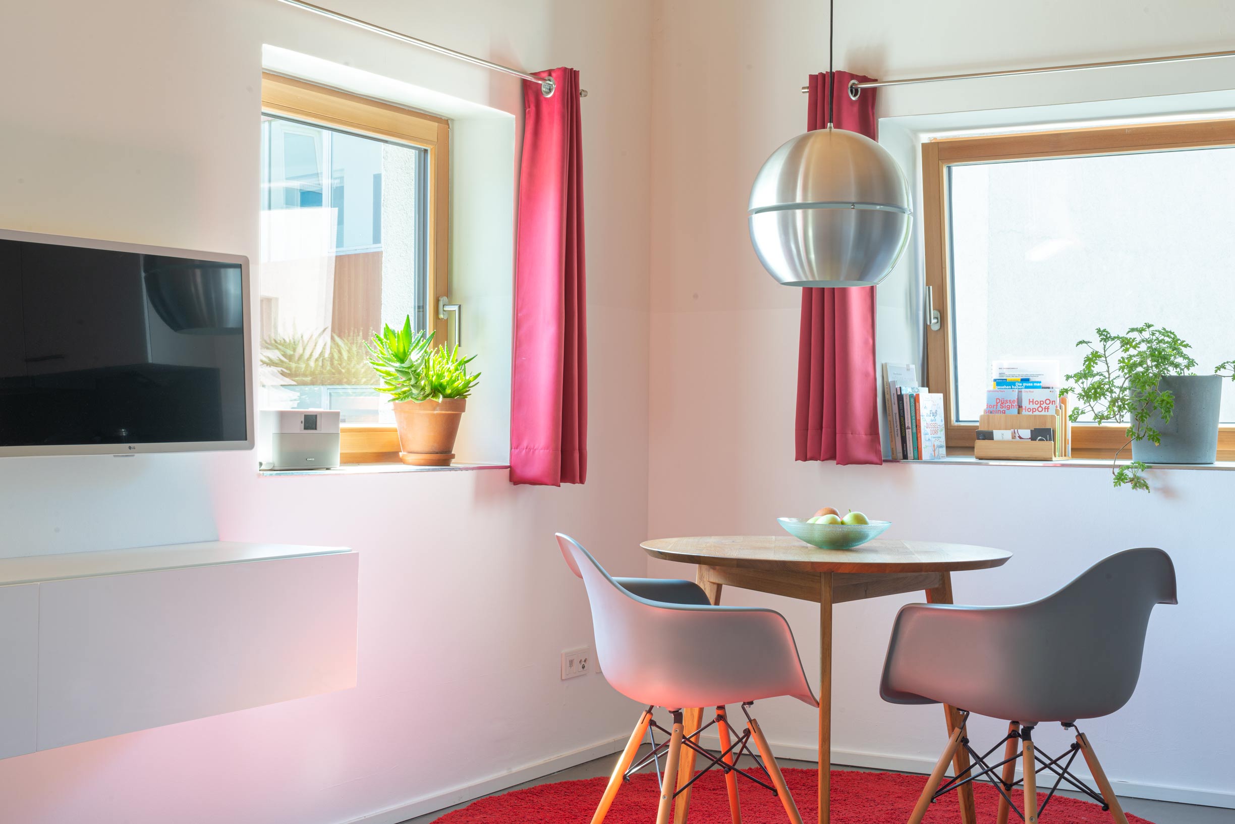 Essbereich_II_apartment_in_bilk_wohnen_auf_zeit_temporary_living_moebiliert_citywohnung_modern_singlewohnung_stadtwohnung_wochenende_kurzurlaub_messe_pendlerwohnung_zentral_du