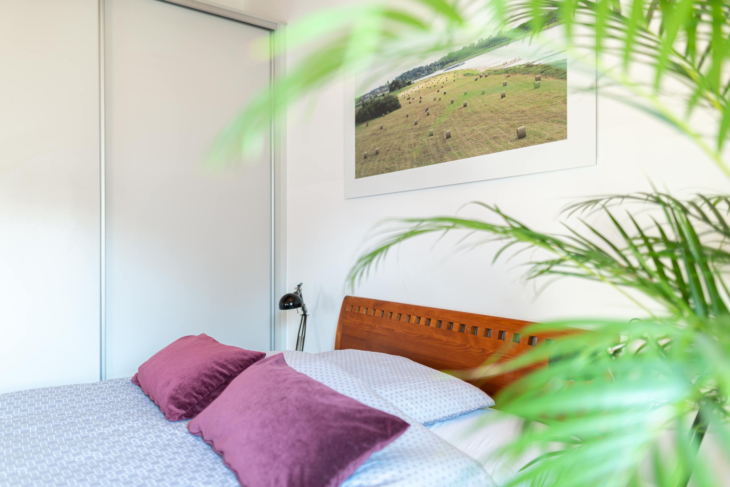 schlafbereich_Detail_apartment_in_bilk_wohnen_auf_zeit_temporary_living_moebiliert_wohnung_modern_stadtwohnung_wochenende_freizeit_kurzurlaub_messe_pendlerwohnung_zentral_duesseldorf